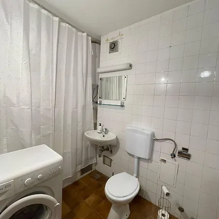 Mandic - Self Check-in - Free Parking - Free Wifi - Fully Air-conditioned Split